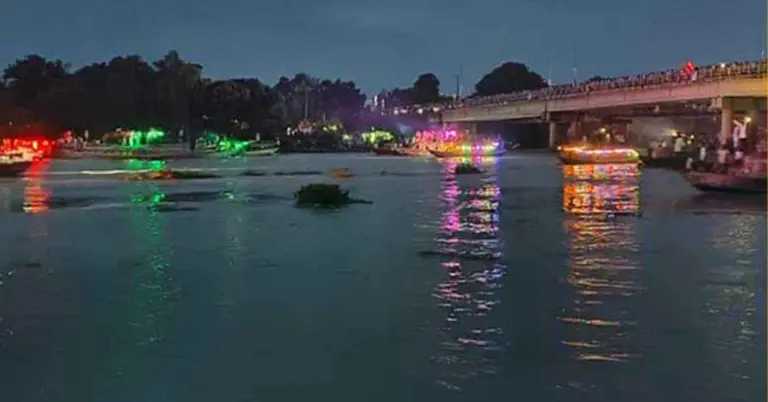 বিজয়া দশমীতে গাজীপুরের তুরাগ নদের ছবি